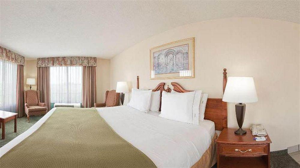 Hotel Express & By Ihg 2*
