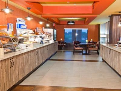 Express & By Ihg 2*