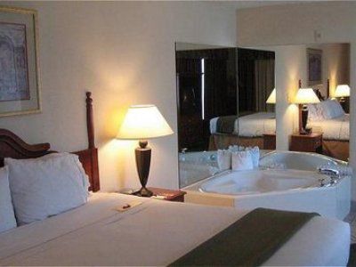 Express & By Ihg Hotel 2*